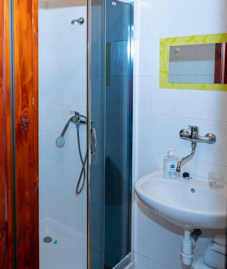 2- Izbovy Apartman Kajka V Penzion Trstena Bagian luar foto